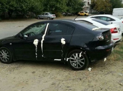 В Краснодаре иномарку изуродовали с помощью монтажной пены