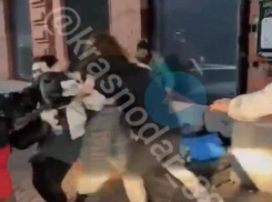 В Краснодаре устроили побоище африканец, славянин, кавказец и девушка в «скинхедских» ботинках