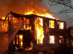 В Сочи сгорел дотла двухэтажный дом