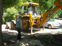 Дворы Краснодара превратили в полосу препятствий после сноса гаражей