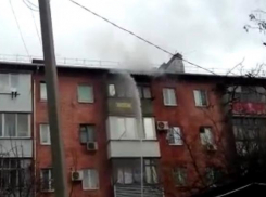 Из горящей пятиэтажки в Краснодаре эвакуировали 15 человек и спасли троих 