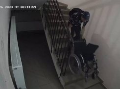 В Краснодаре разыскивается похитивший инвалидную коляску мужчина