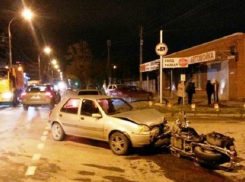 В Краснодаре «Форд» столкнулся с мотоциклом, есть пострадавшие