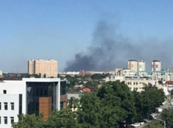 В Краснодаре загорелся склад с покрышками