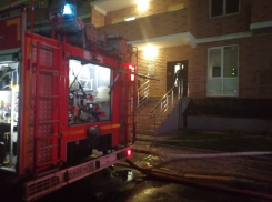В многоэтажном доме в Краснодаре вспыхнул пожар в квартире