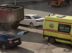  Грузовик в Краснодаре переехал бабушку на «зебре» 