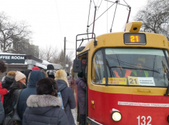 Когда хотели, как лучше, а получилось, как всегда: краснодарцы не могут пересесть с «нулевого» маршрута на трамваи