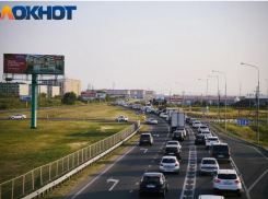 В Краснодарском крае второй день стоят 10-километровые пробки к Чёрному морю