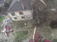 Спасатели устраняют последствия обрушившегося на Сочи циклона 