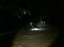 Спасатели Сочи вытащили из леса молодого человека с девушкой