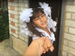 Школьница из Анапы сняла смешной видеоролик про 1 сентября