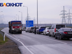 До вечера не проехать: на Крымском мосту остановили движение из-за ремонтных работ