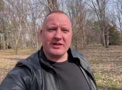  Диверсии и «жёлтый» уровень опасности: краснодарского блогера «атаковали» за критику тонированного авто без номеров