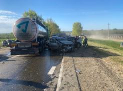 В Краснодарском крае фура столкнулась с 5 авто