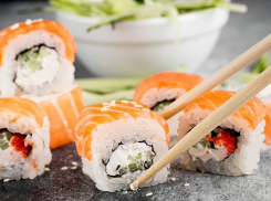 Суд обязал сменить двусмысленное название сеть доставки суши «ЁбидоЁби»