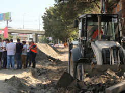 Мэру Краснодара показали, как ремонтируется «убитая» улица Новороссийская