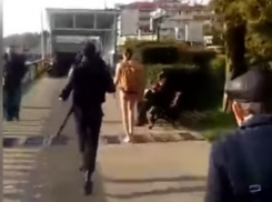  Полицейские гонялись за голым мужиком по Сочи 