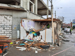 В Краснодаре снесли незаконное кафе