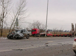  В страшной аварии с грузовиком в Краснодаре погиб человек 