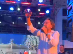 В Сочи Сергей Шнуров вместо 1 млн долларов спел на вечеринке «Формулы-1» за 35 млн рублей