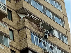 В Краснодаре балкон обрушился на авто после взрыва