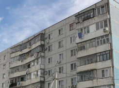 Управляющая компания не причастна: в Новороссийске ищут виновных в «полетах» старого лифта