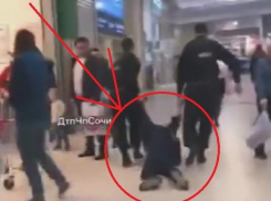 «Полы протерли и людей позабавили»: в Сочи на видео попало задержание карманника