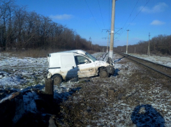 Грузовик на Кубани столкнулся с поездом