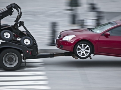 В Краснодаре эвакуатор увозил иномарки для смены номеров