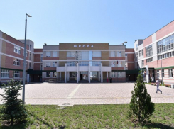 В новой школе Краснодара произошло обрушение фасада 
