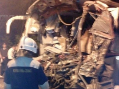  Пассажиры автобуса, попавшего в ДТП на Кубани, рассказали, что его ремонтировали в дороге 