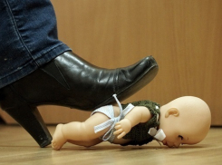 На Кубани избившая ребенка приемная мать предложила взятку сотруднику полиции