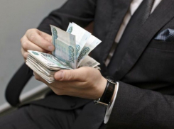 Кубанский чиновник «спрятал» от налоговой службы четыре элитные иномарки и квартиру