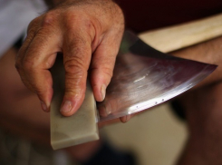  В селе Спокойном мужчина с топором устроил кровавую бойню, пытаясь убить двух подростков