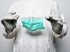 Рейс «Москва - Сочи» задержали из-за отказа пассажирки надеть маску