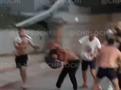 Массовая драка туристов в Хосте попала на видео