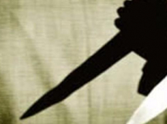 Мужчина с ножом в спине сумел добраться до соседей в Павловском районе