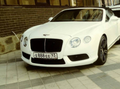 Краснодарцы проучили женщину на Bentley, любящую неправильную парковку