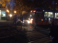 В Краснодаре из-за ДТП с легковушкой встали трамваи