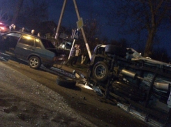 На Кубани в ДТП столкнулись три автомобиля, есть пострадавшие 