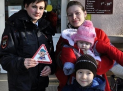 Госавтоинспекторы Краснодарского края наведались в детскую поликлинику