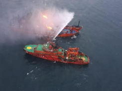  Корабли с газом продолжают гореть в Керченском проливе 