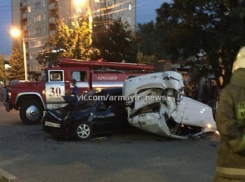 В Армавире «Опель» на скорости 160 км/ч снес несколько машин и перевернулся