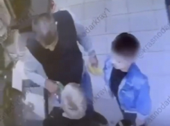 В краснодарском ТЦ мужчина ударил чужого ребенка