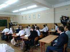 Губернатор Кубани подарил ключи от новой квартиры победителю конкурса «Учитель года» 