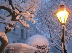 «Это фантастика»: краснодарцы восторженно встретили снег в городе