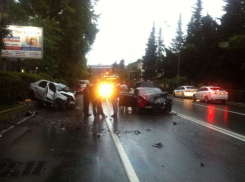 В Сочи в страшной аварии на встречке погибли два человека 