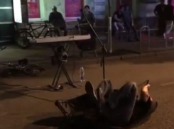 «Вызывайте экзорциста»: Краснодарцы обсуждают эксцентричное выступление легендарного рок-музыканта с Красной