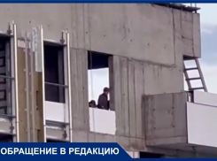 На видео попали дети, кидающие камни с 25 этажа строящегося дома в Краснодаре