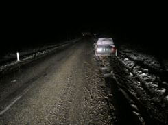 Водитель без прав врезался в земляной вал на Кубани